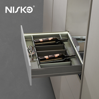 Bom preço Cesto de garrafas de vinho Retiro de rack de vinho e porta vidro Organizador de cozinha com luz LED on-line