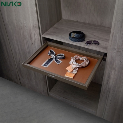 Buon prezzo Accessori per guardaroba vassoio decorativo estraibile organizzatore cassetto di stoccaggio cesto in pelle in linea