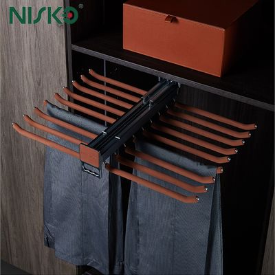 Buen precio Estante para pantalones de doble fila de cuero y aluminio con cierre suave de 700 mm en línea
