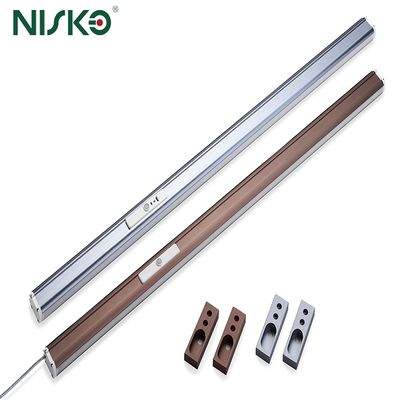 Giá tốt. Quần áo Cửa sổ treo treo tường gắn LED Tủ quần áo Cửa hàng trực tuyến